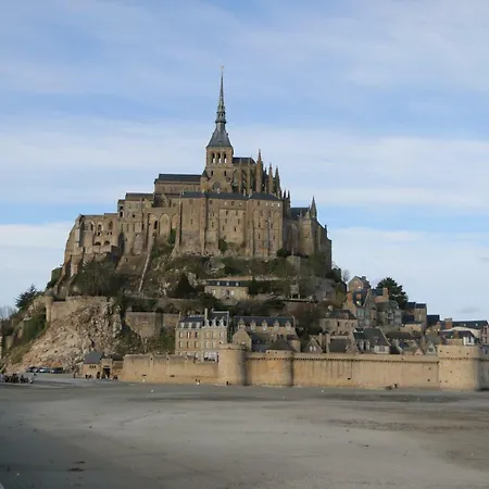 Les Bains De *