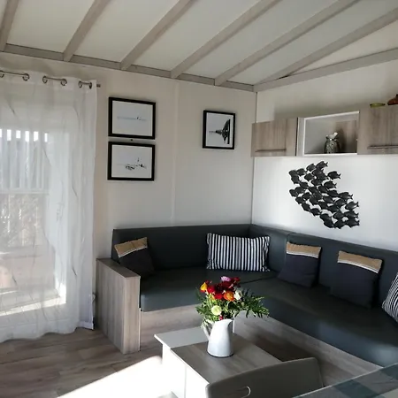 Les Bains De Holiday home *