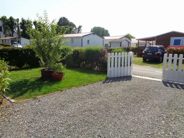 Les Bains De Grandcamp-Maisy